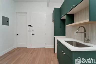 Main picture of 1027 Putnam Ave