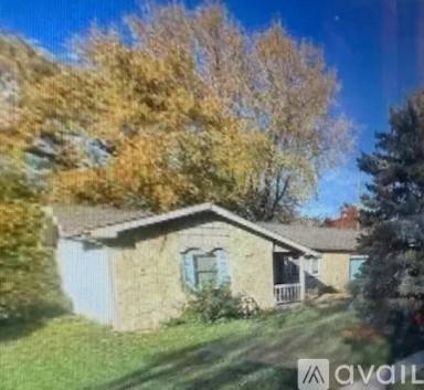 Main picture of 920 Summer Rd