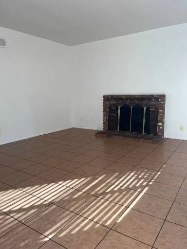 Main picture of 901 W Crestview St