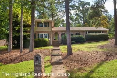 Main picture of 3741 Fox Glen Ct NE