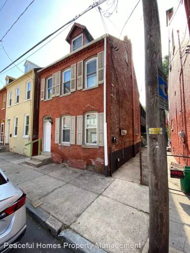 Main picture of 440 Poplar St