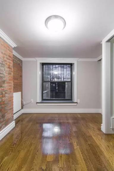 Main picture of 529 E 6th St
