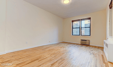 Main picture of 225 E 10th St