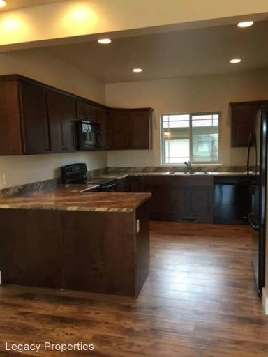 Main picture of 1043 Twin Lakes Ave