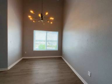 Main picture of 4915 E Russell Rd