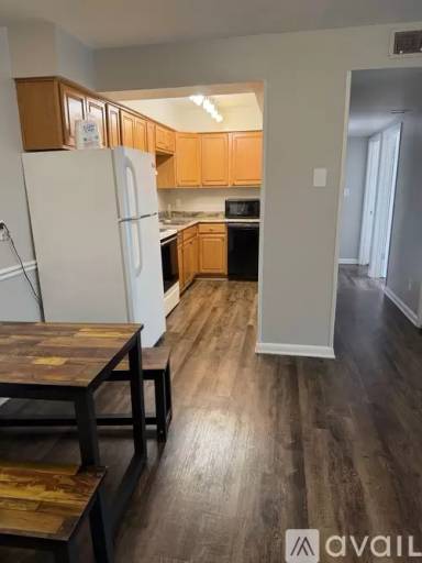 Main picture of 2811 Henry St