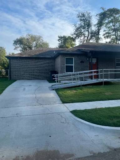 Main picture of 1313 E Ute St