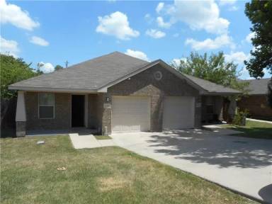 Main picture of 8008 Doreen Ave