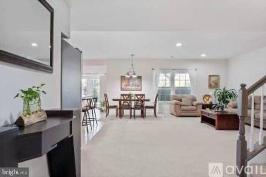 Main picture of 5569 James Young Way