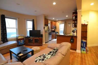 Main picture of 18 Brackett St