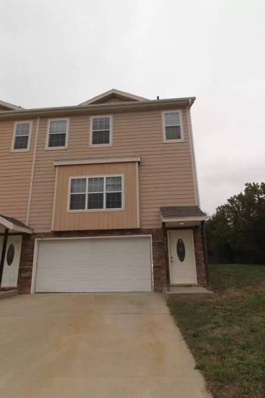 Main picture of 2204 Thompson Dr