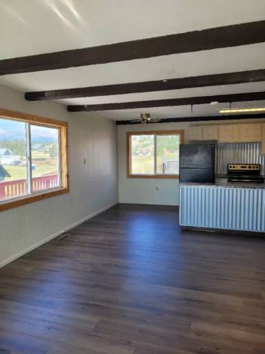 Main picture of 390 6th St