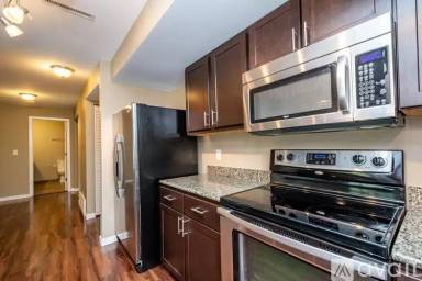 Main picture of 1000 Oakcrest St