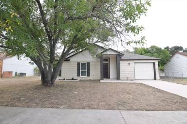 Main picture of 305 Halter Dr