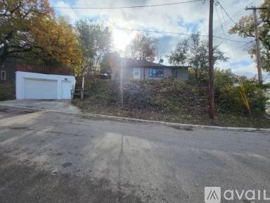Main picture of 761 Sanford St