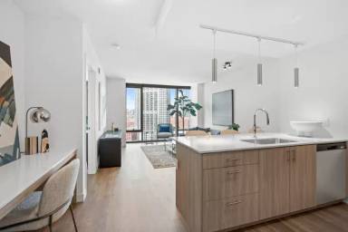 Main picture of 340 N Canal St