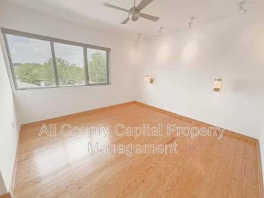 Main picture of 1507 North St 78756