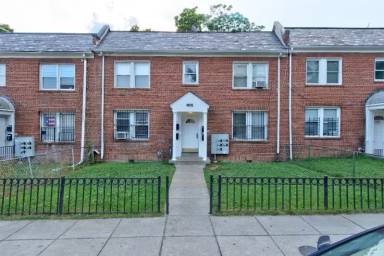 Main picture of 1222 18th Pl NE