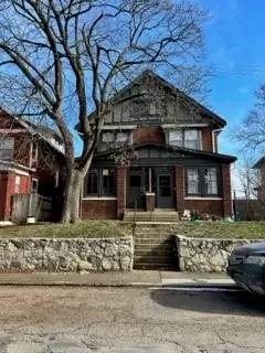 Main picture of 742 Bedford Ave