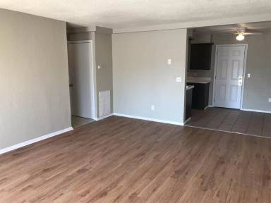 Main picture of 5801 NW 33rd St