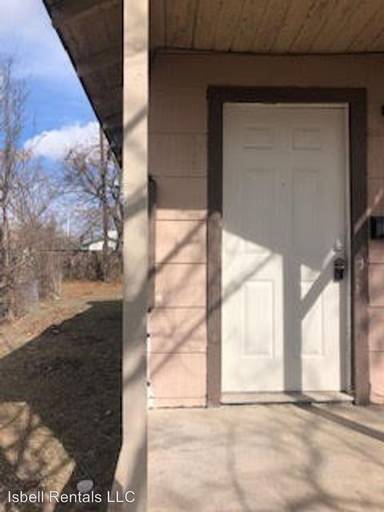 Main picture of 907 Mimosa St