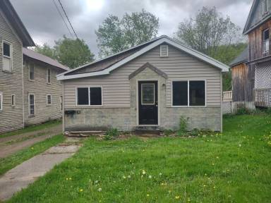 Main picture of 210 Fair Oak St