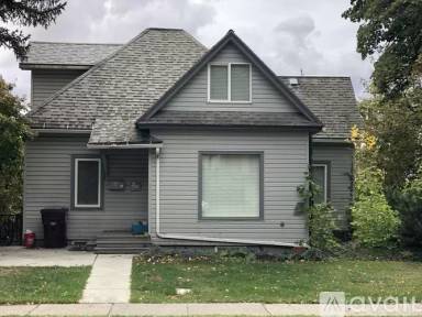 Main picture of 605 NE Campus St