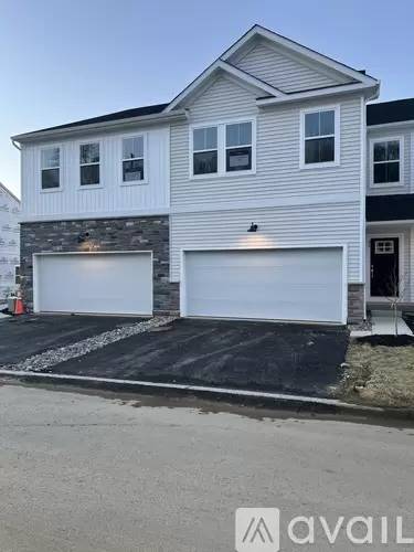 Main picture of 42 Four Leaf Dr