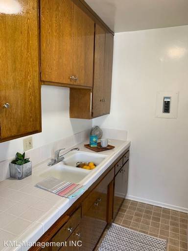 Main picture of 567 N Holliston Ave