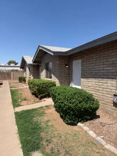 Main picture of 2028 W Lawrence Rd