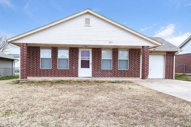 Main picture of 1933 Creekridge Dr