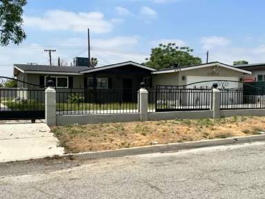 Main picture of 8254 Carob St