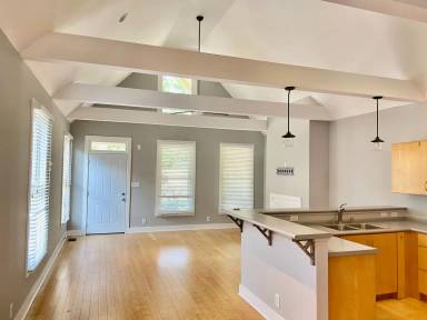 Main picture of 517 S 1st St