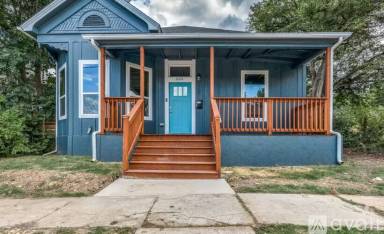 Main picture of 220 S Monumental St