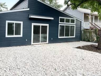 Main picture of 2403 E 9th St