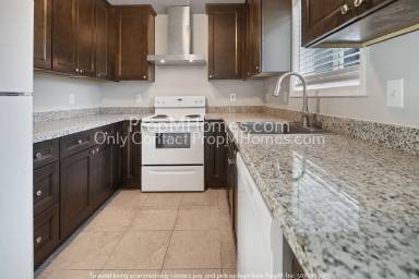 Main picture of 15559 NE Glisan St