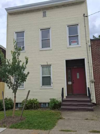 Main picture of 1243 Broadway