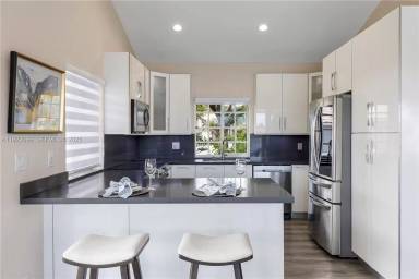 Main picture of 1127 Laguna Springs Dr