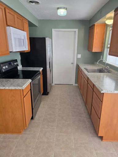 Main picture of 26 Roosevelt Blvd