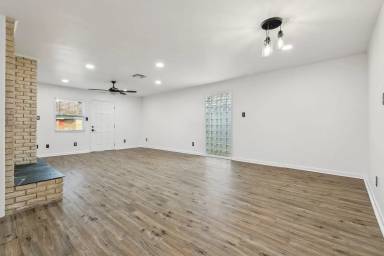 Main picture of 3105 Jodie Pl