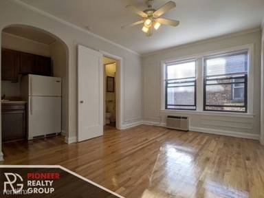 Main picture of 837 W Wolfram Apartments