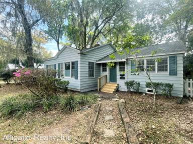 Main picture of 745 NE 10th Ave