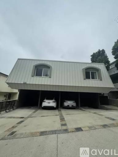 Main picture of 221 Sheldon St