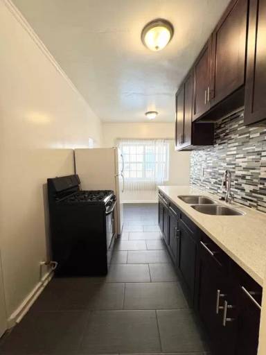 Main picture of 636 N Plymouth Blvd