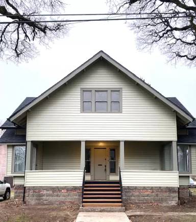 Main picture of 215 14th St SE