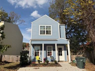 Main picture of 126 E Spring St