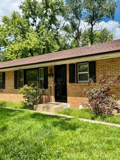 Main picture of 209 Flintridge Dr
