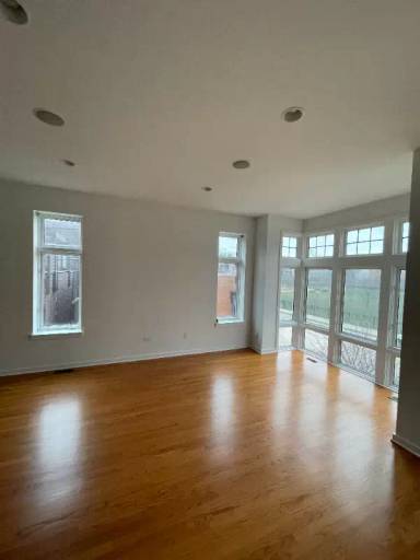 Main picture of 2849 N Hermitage Ave
