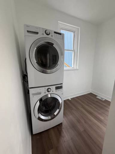 Main picture of 121 44th St