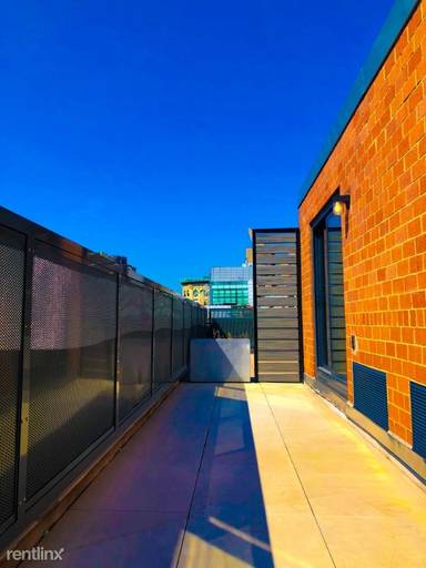 Main picture of 51 E Houston St